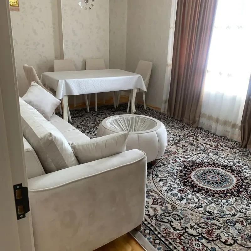 Kirayə verilir 2 otaqlı mənzil 80 m²