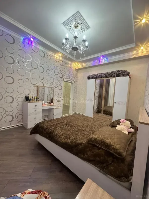 Satılır 6 otaqlı həyət evi 450 m²