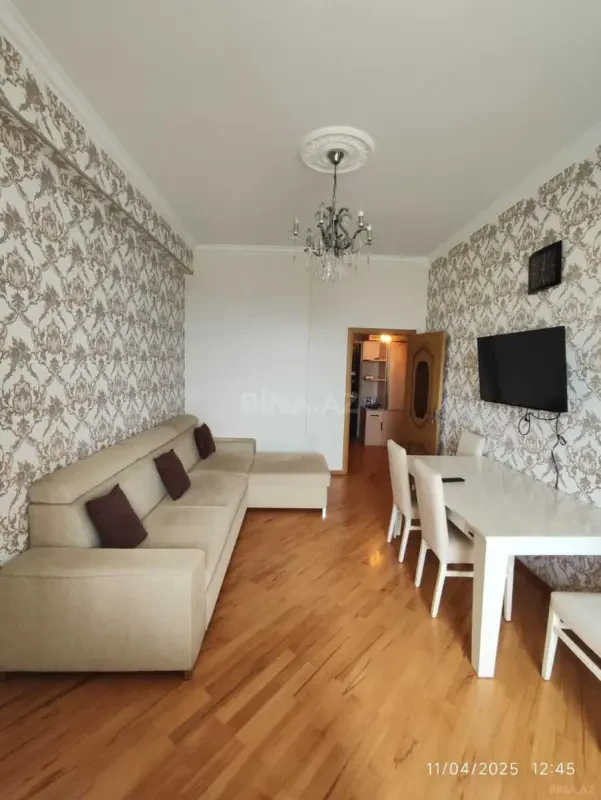 Kirayə verilir 2 otaqlı mənzil 75 m²