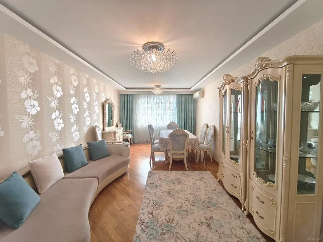 Satılır 3 otaqlı mənzil 130 m²