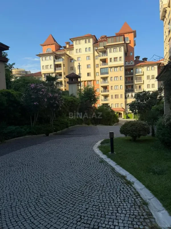 Kirayə verilir 3 otaqlı mənzil 140 m²