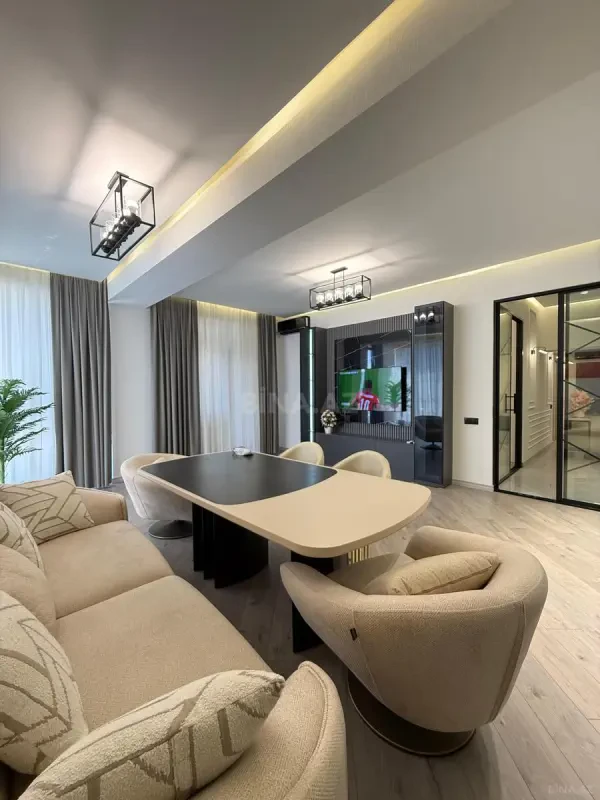Satılır 3 otaqlı mənzil 140 m²