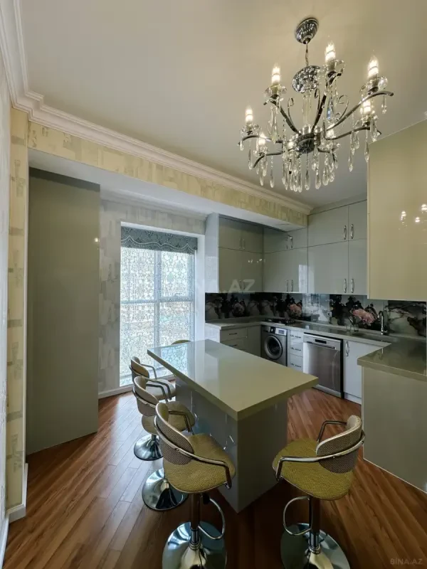 Kirayə verilir 3 otaqlı mənzil 130 m²
