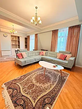 Kirayə verilir 5 otaqlı mənzil 212 m² — Bakı 5 otaq 212.00 m²