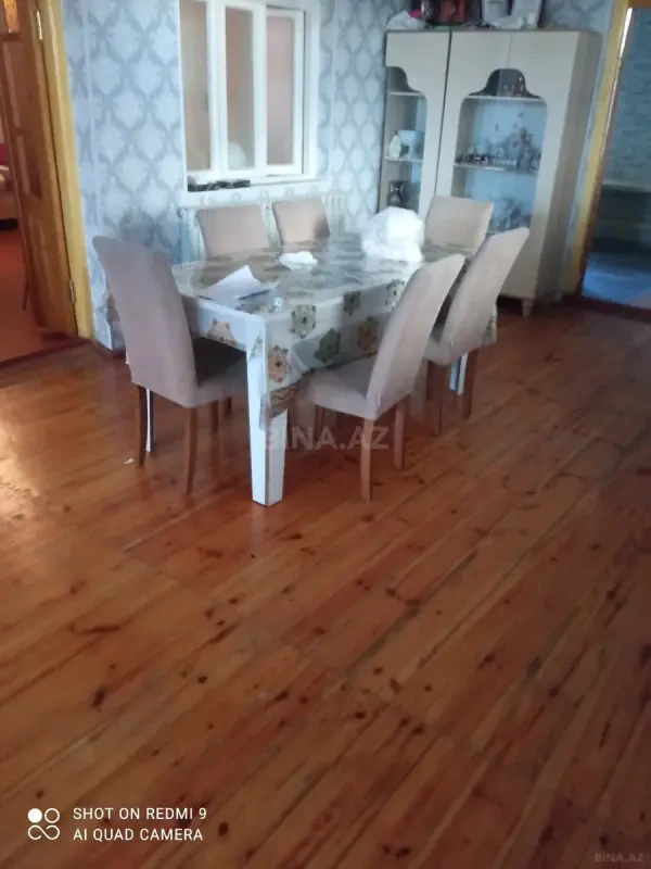 Satılır 6 otaqlı həyət evi 200 m²