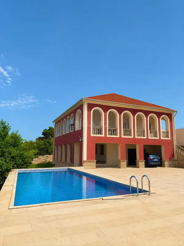 Kirayə verilir 4 otaqlı həyət evi 250 m²