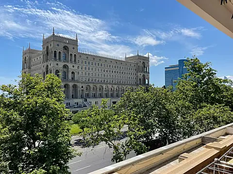 Kirayə verilir 3 otaqlı mənzil 120 m² — Bakı 3 otaq 120.00 m²