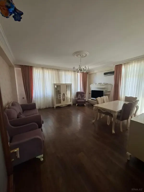 Kirayə verilir 3 otaqlı mənzil 140 m²