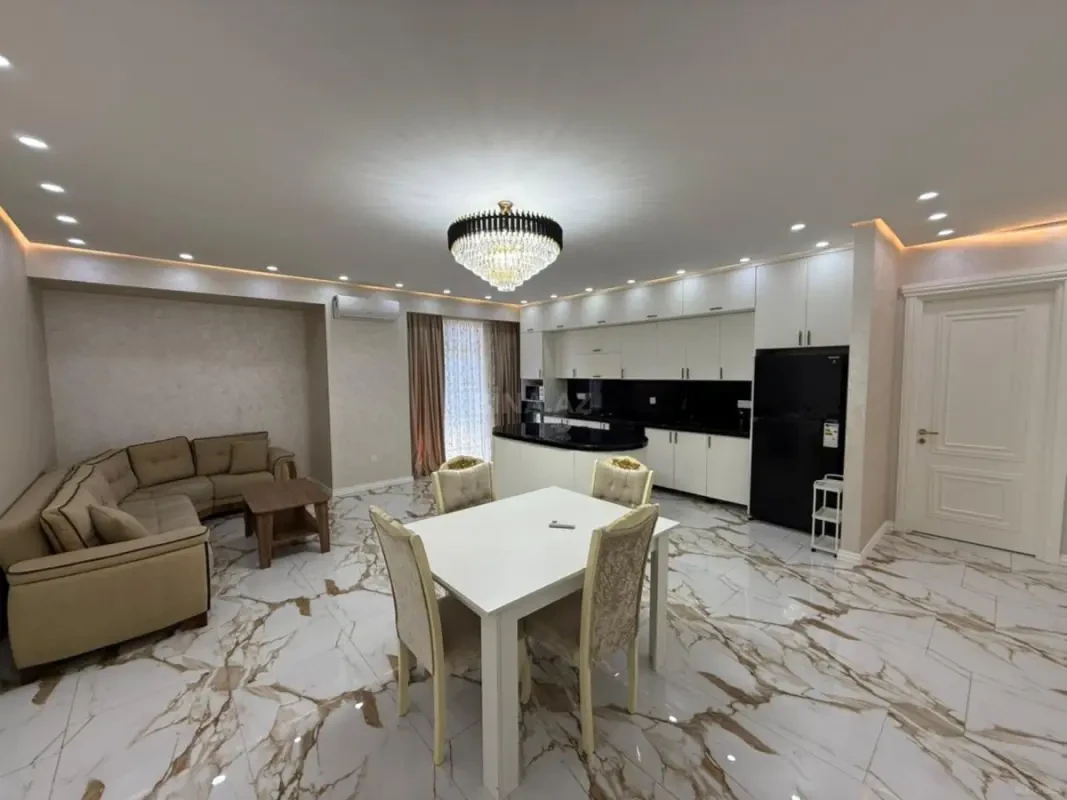 Kirayə verilir 4 otaqlı mənzil 150 m²