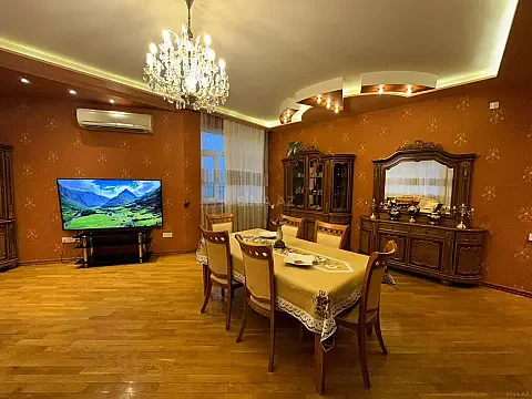 Kirayə verilir 3 otaqlı mənzil 130 m² — Bakı 3 otaq 130.00 m²