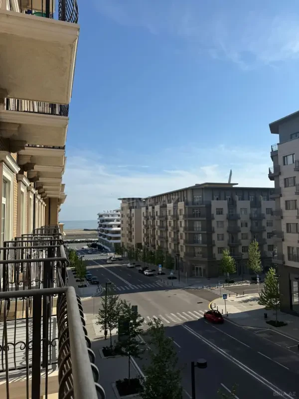Satılır 4 otaqlı mənzil 145 m²