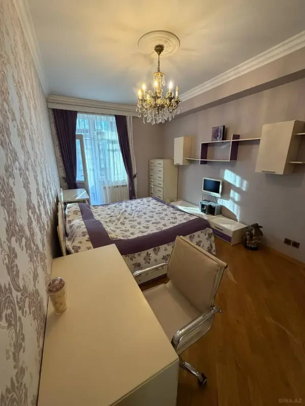 Kirayə verilir 4 otaqlı mənzil 200 m²