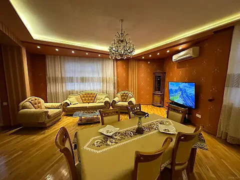 Kirayə verilir 3 otaqlı mənzil 130 m² — Bakı 3 otaq 130.00 m²