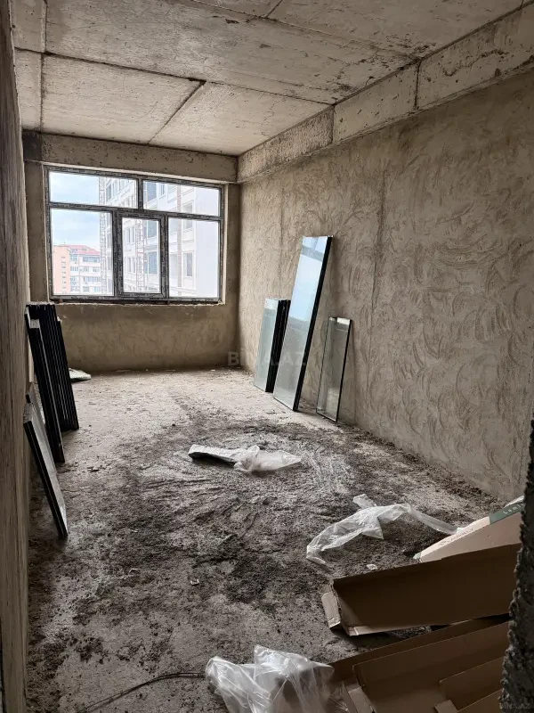 Satılır 4 otaqlı mənzil 137 m²