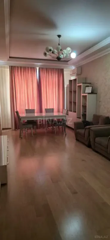 Kirayə verilir 2 otaqlı mənzil 80 m²