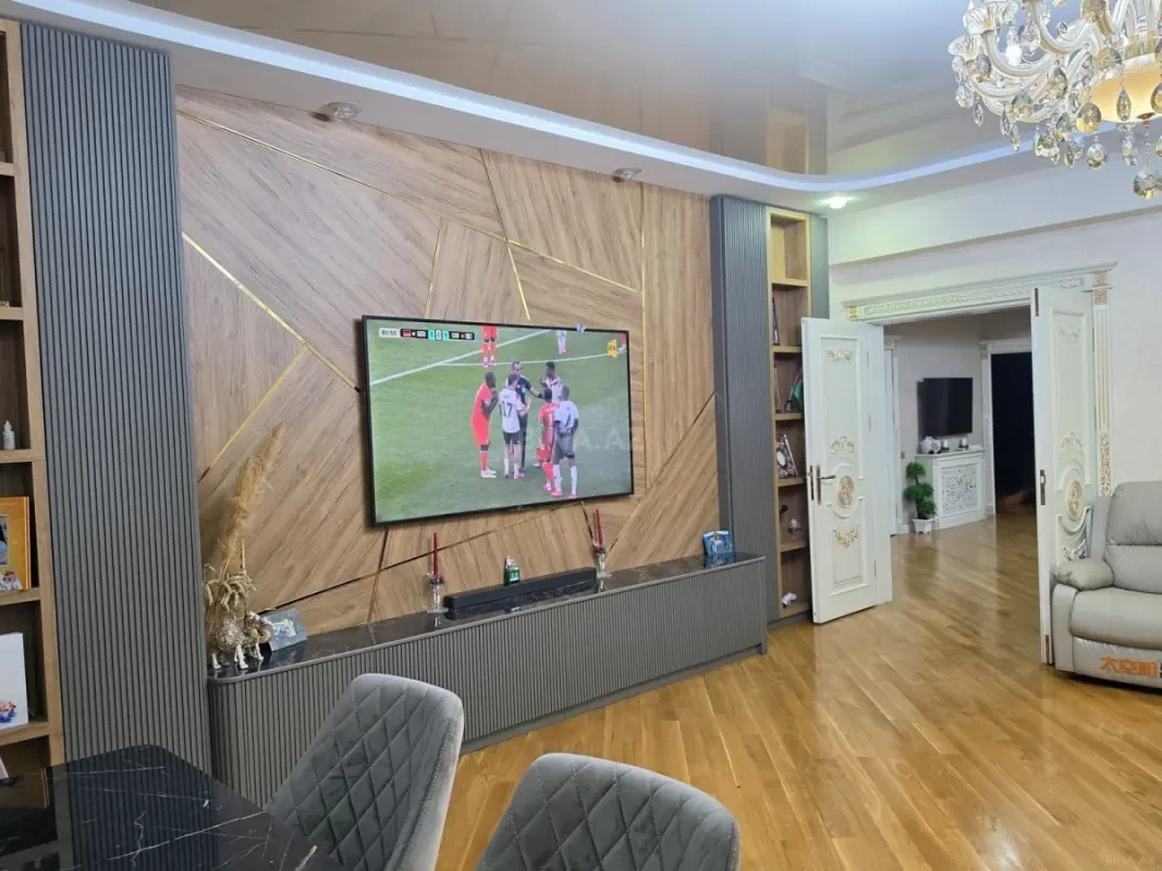 Satılır 3 otaqlı mənzil 175 m²