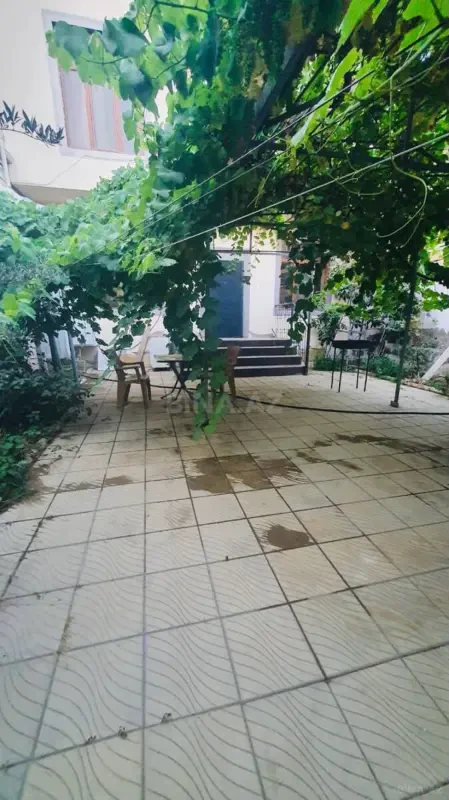 Kirayə verilir 8 otaqlı həyət evi 200 m²