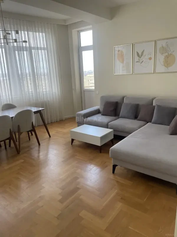 Kirayə verilir 3 otaqlı mənzil 130 m²