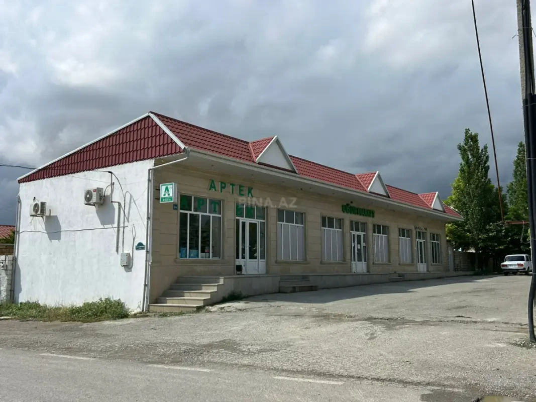 Satılır obyekt 242 m²