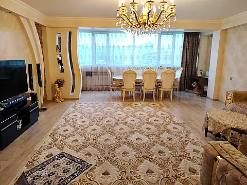 Satılır 3 otaqlı mənzil 125 m² — Bakı, İnşaatçılar 3 otaq 125.00 m²