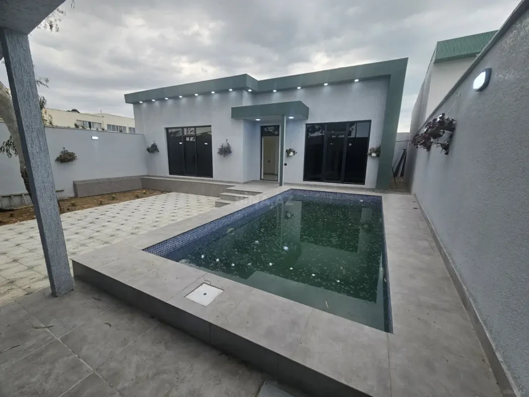 Satılır 4 otaqlı həyət evi 140 m²