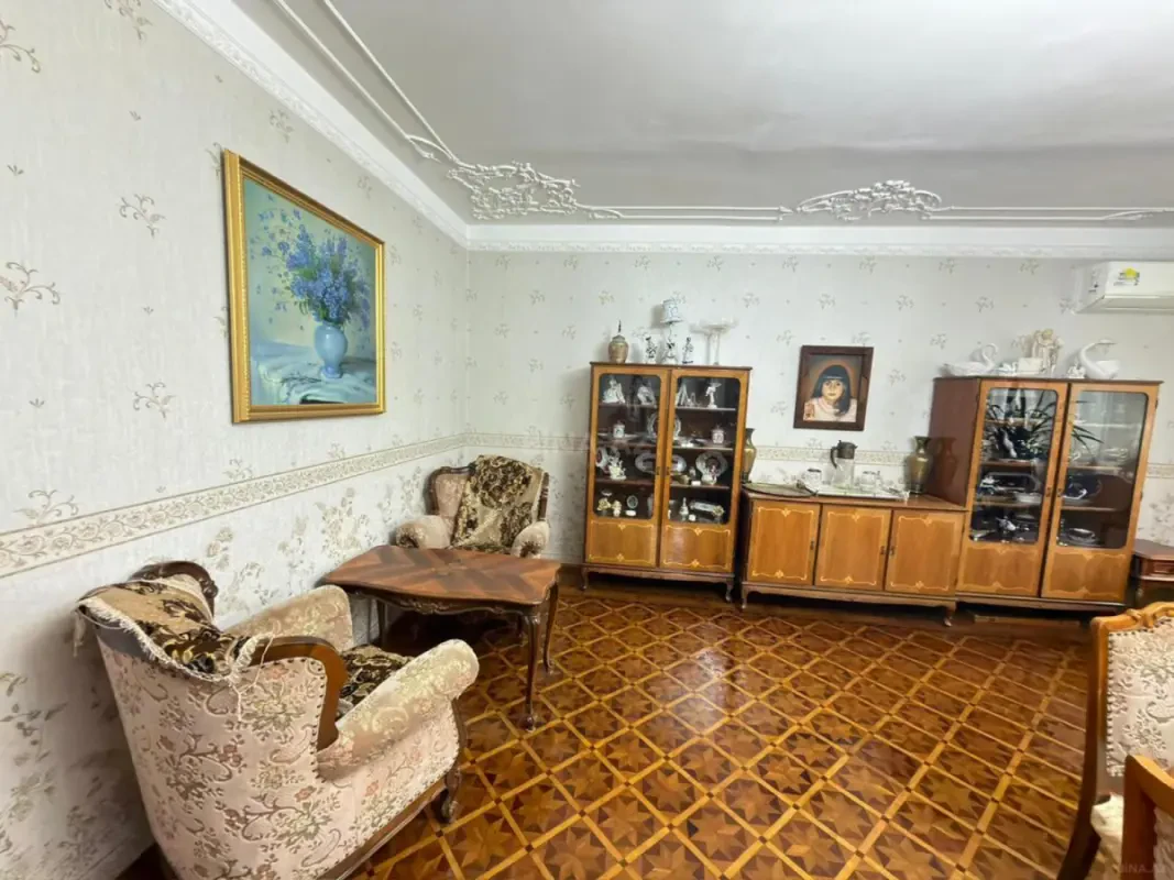 Satılır 5 otaqlı mənzil 110 m²
