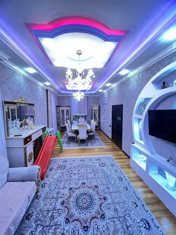 Satılır 5 otaqlı həyət evi 250 m²