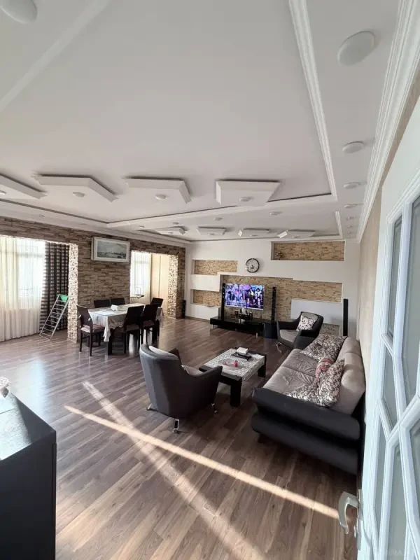 Kirayə verilir 4 otaqlı mənzil 120 m²