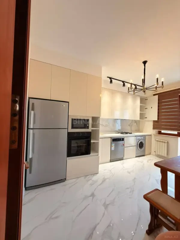 Kirayə verilir 3 otaqlı mənzil 140 m²