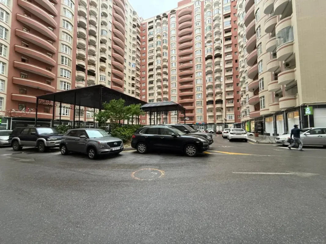 Satılır 3 otaqlı mənzil 137 m²