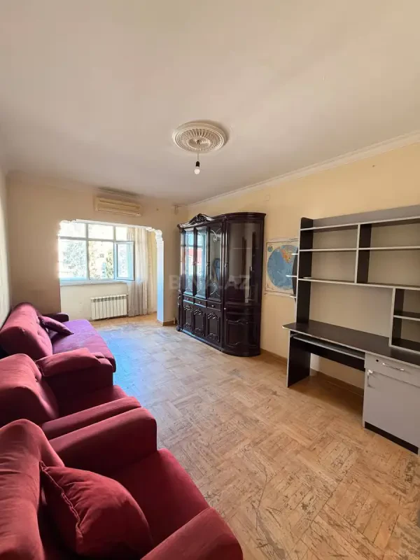 Satılır 3 otaqlı mənzil 110 m²