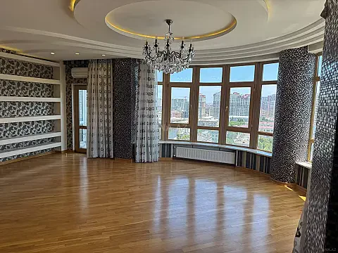 Kirayə verilir 4 otaqlı mənzil 165 m² — Bakı, Nərimanov 4 otaq 165.00 m²