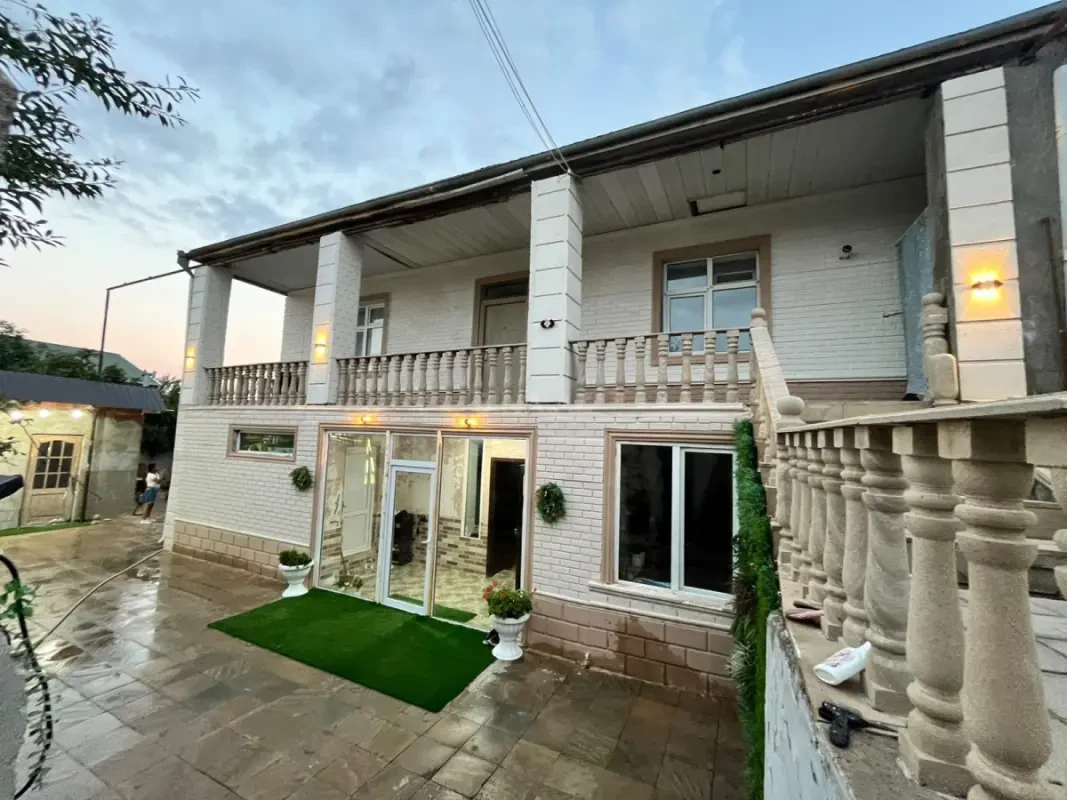 Satılır 6 otaqlı həyət evi 275 m²