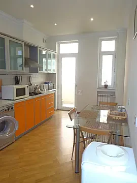 Kirayə verilir 2 otaqlı mənzil 92 m² — Bakı, Nizami 2 otaq 92.00 m²