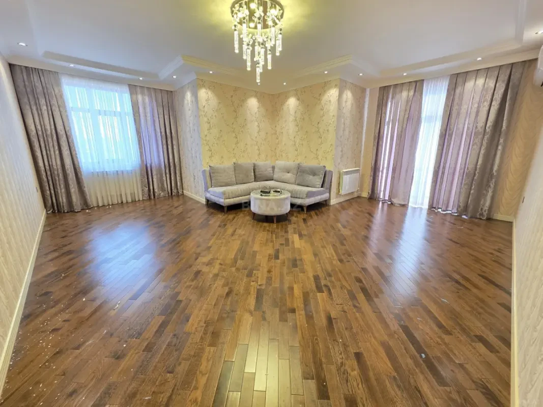 Satılır 3 otaqlı mənzil 125 m²