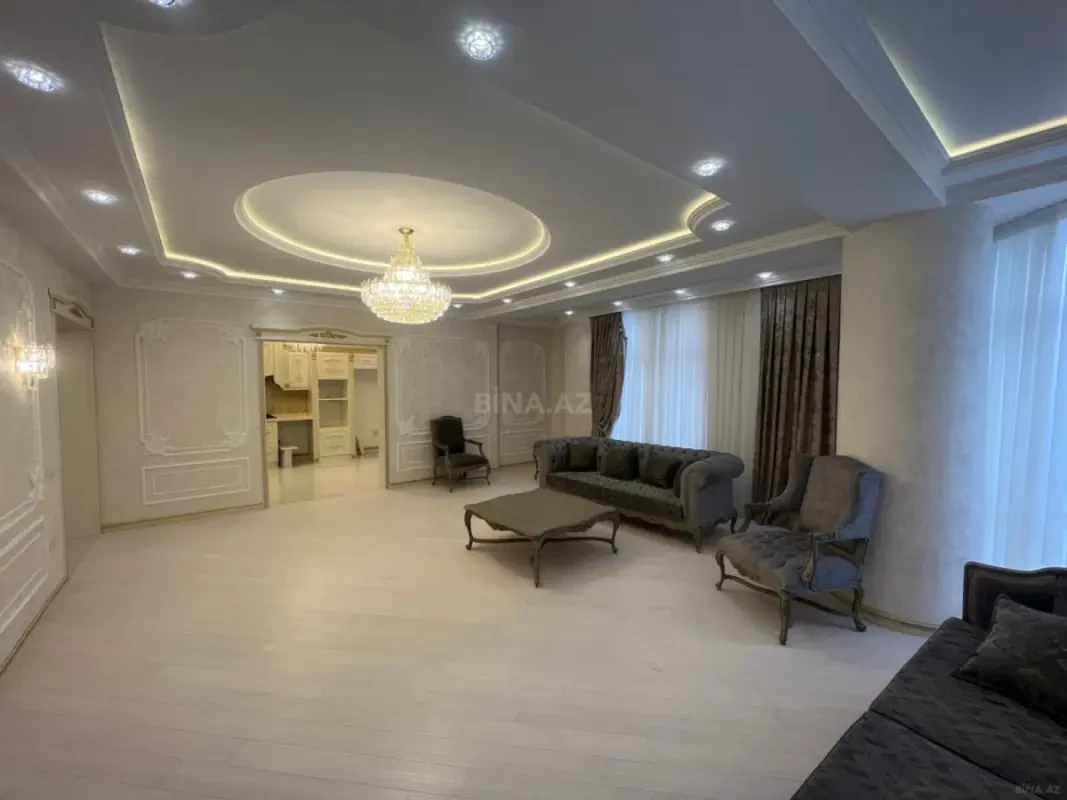 Satılır 3 otaqlı mənzil 136 m²