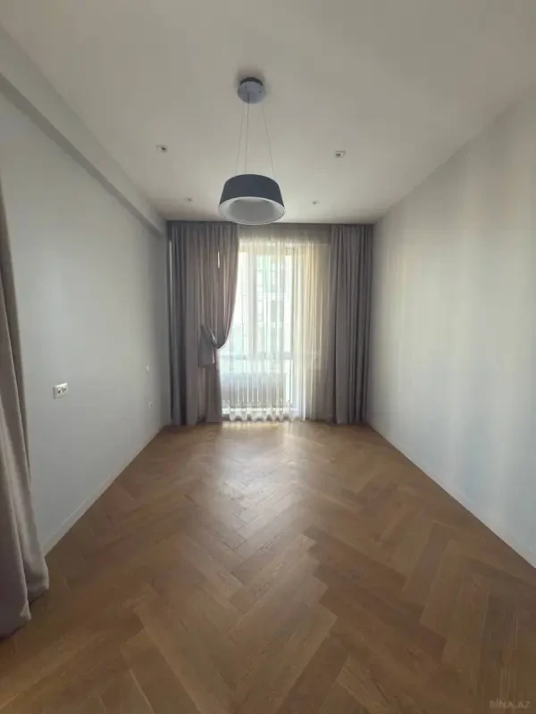 Satılır 3 otaqlı mənzil 144 m²