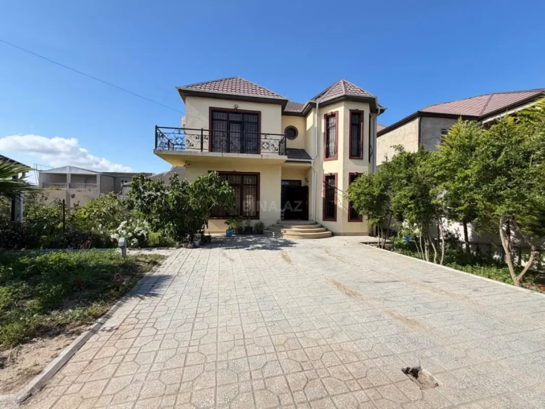 Satılır 5 otaqlı həyət evi 210 m²