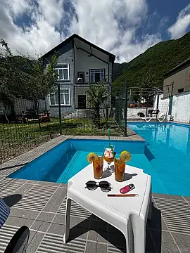 Kirayə verilir 4 otaqlı həyət evi 200 m² — Qax 4 otaq 200.00 m²