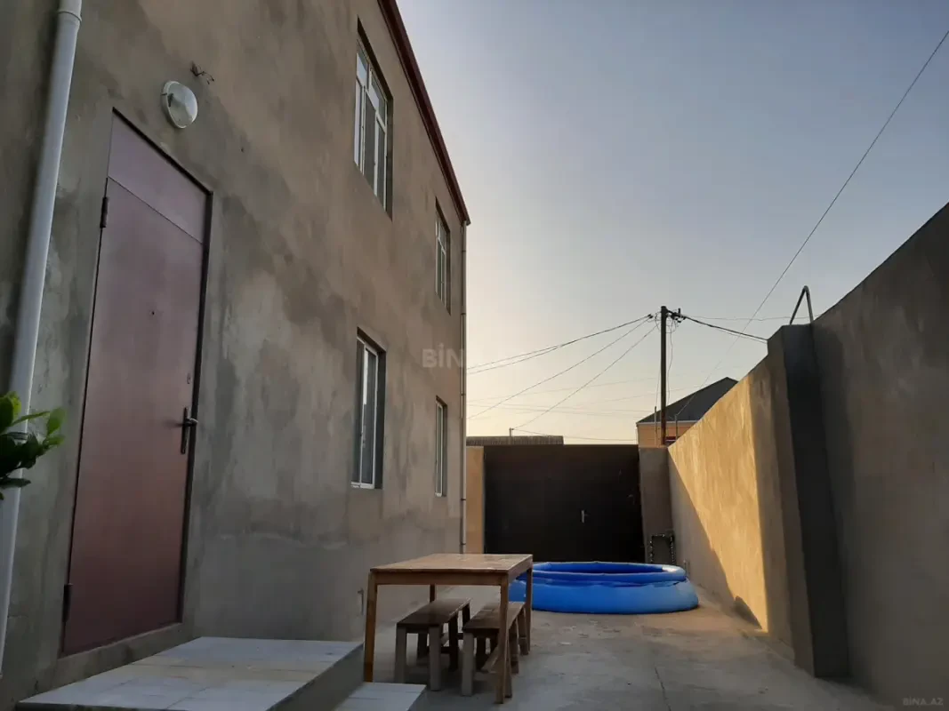 Satılır 6 otaqlı həyət evi 288 m²