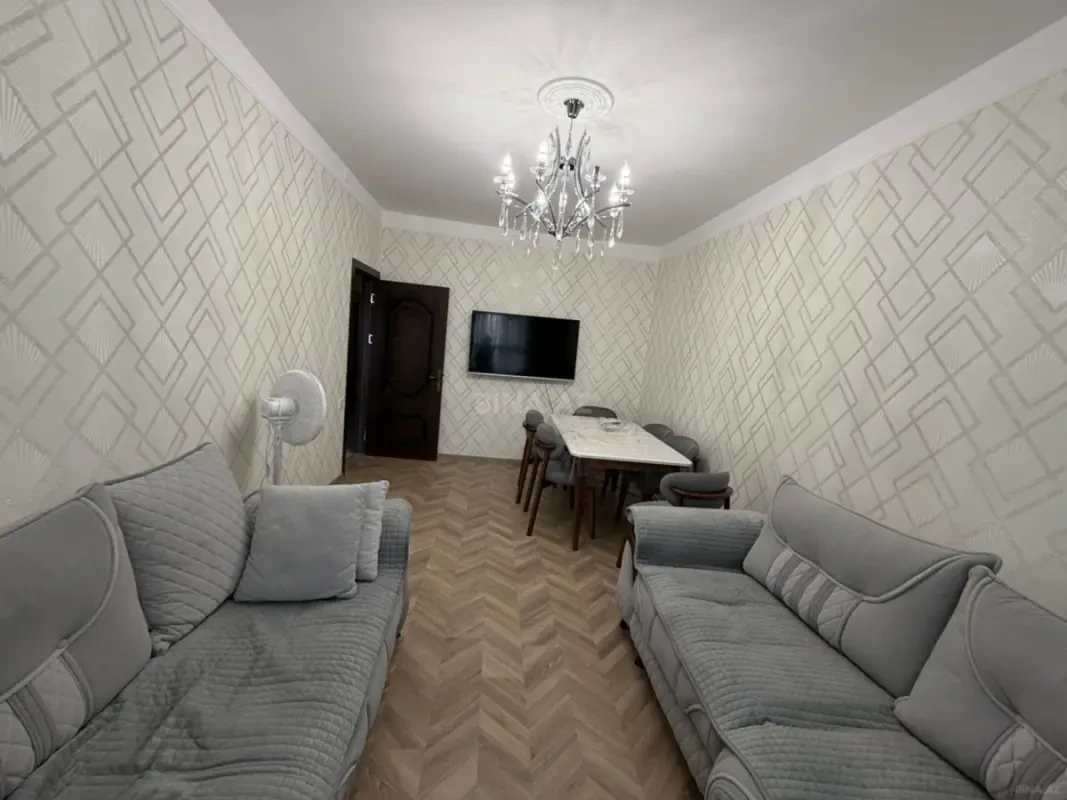 Satılır 4 otaqlı mənzil 105 m²