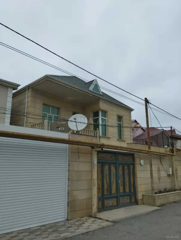 Satılır 6 otaqlı həyət evi 200 m²