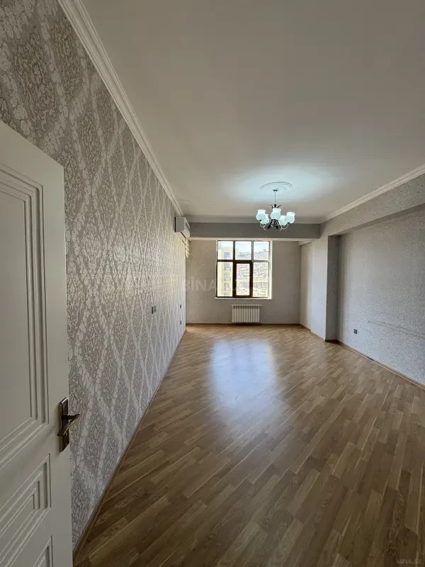 Satılır 3 otaqlı mənzil 125 m²