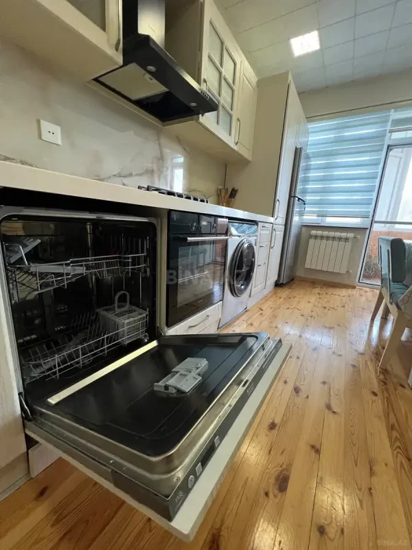 Kirayə verilir 2 otaqlı mənzil 85 m²