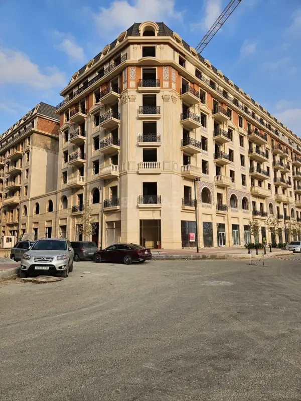 Satılır obyekt 218 m²