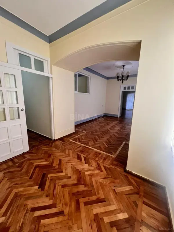 Kirayə verilir 3 otaqlı ofis 65 m²