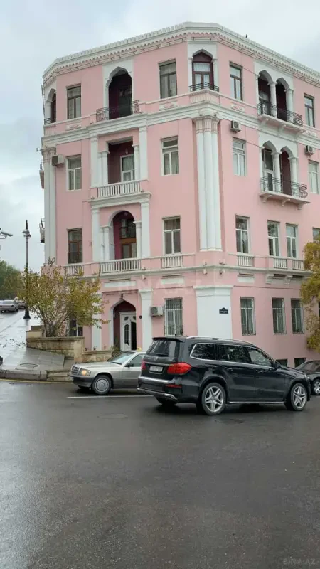 Kirayə verilir 2 otaqlı mənzil 102 m²