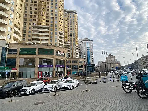 Satılır 4 otaqlı mənzil 270 m² — Bakı, Nizami 4 otaq 270.00 m²