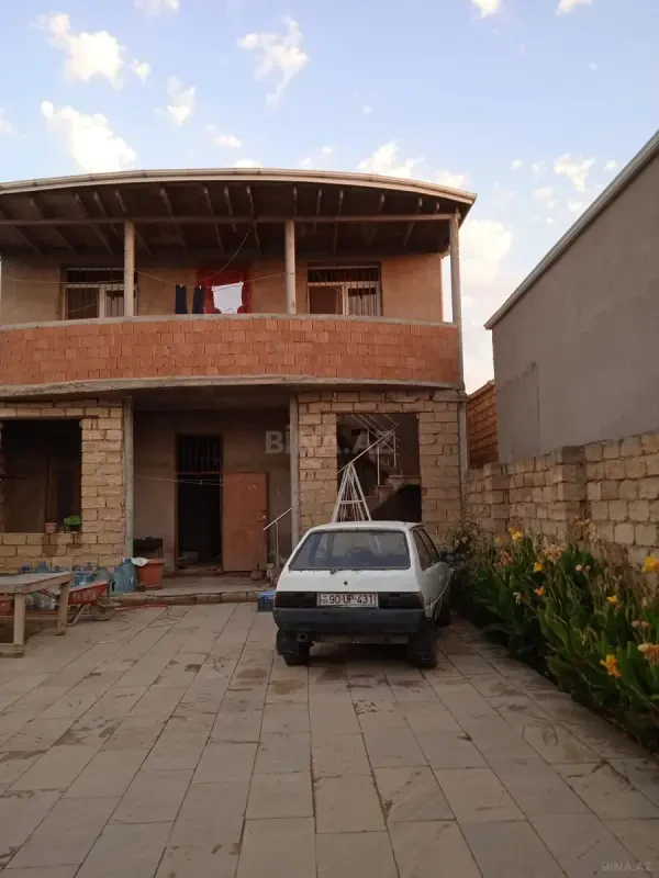 Satılır 8 otaqlı həyət evi 500 m²