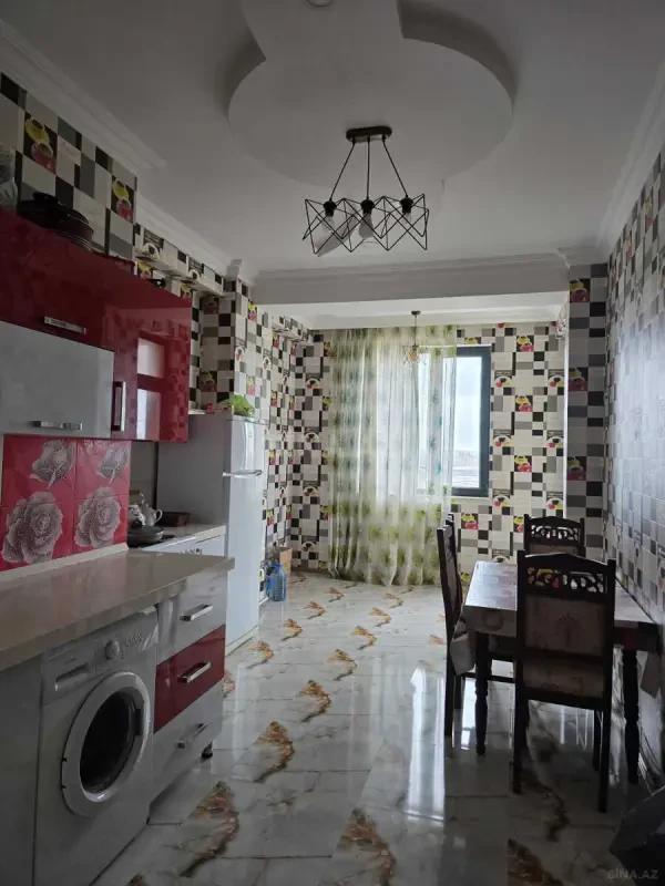 Kirayə verilir 2 otaqlı mənzil 75 m²